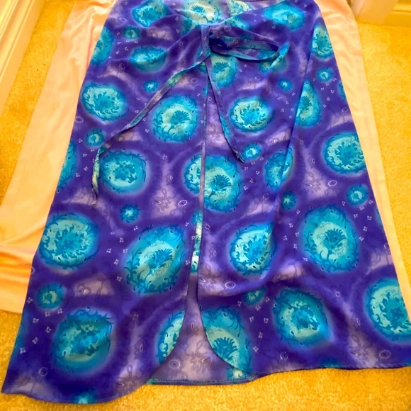 Beautifully detailed and vibrant coloured bohemian sarong. - Picture 5 of 7